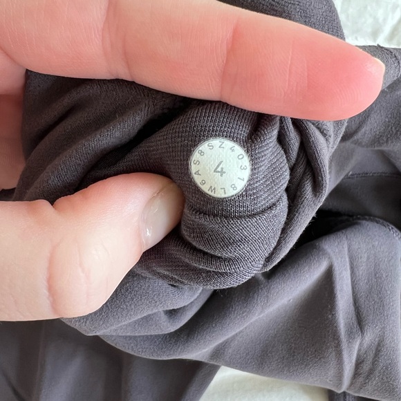 UNIQUE Lululemon Cropped Align Leggings in Graphite Purple - Picture 9 of 9